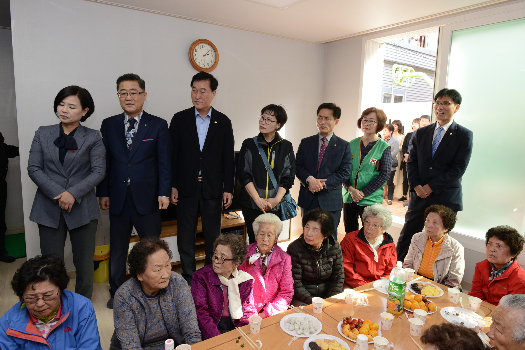 연지동 하나로경로당 개소식 4번째