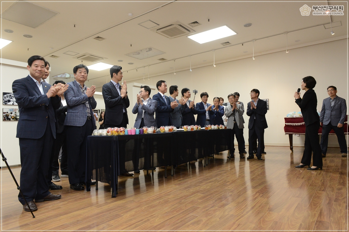6월 항쟁 32주년 기념 사진전 개막식 참석 6번째