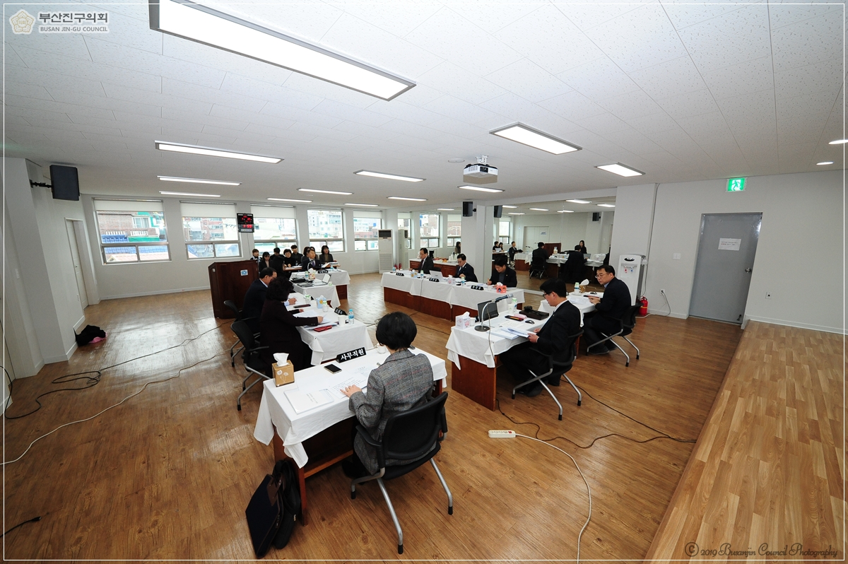 행정자치위원회 동 행정사무감사 실시 1번째