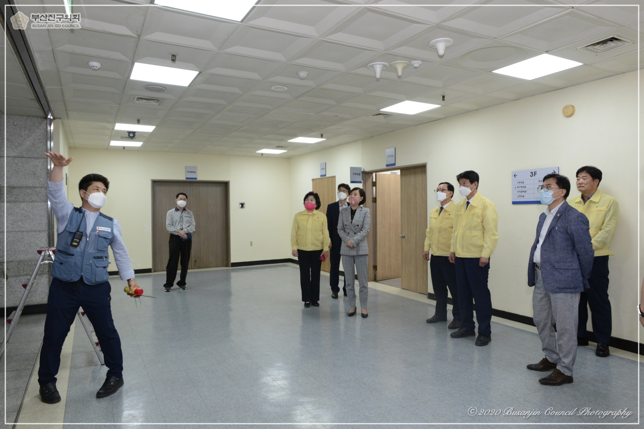 구청사 방화셔터스크린 작동 시연 참석 3번째