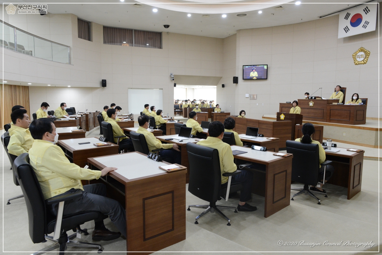 제302회 임시회 산회 1번째