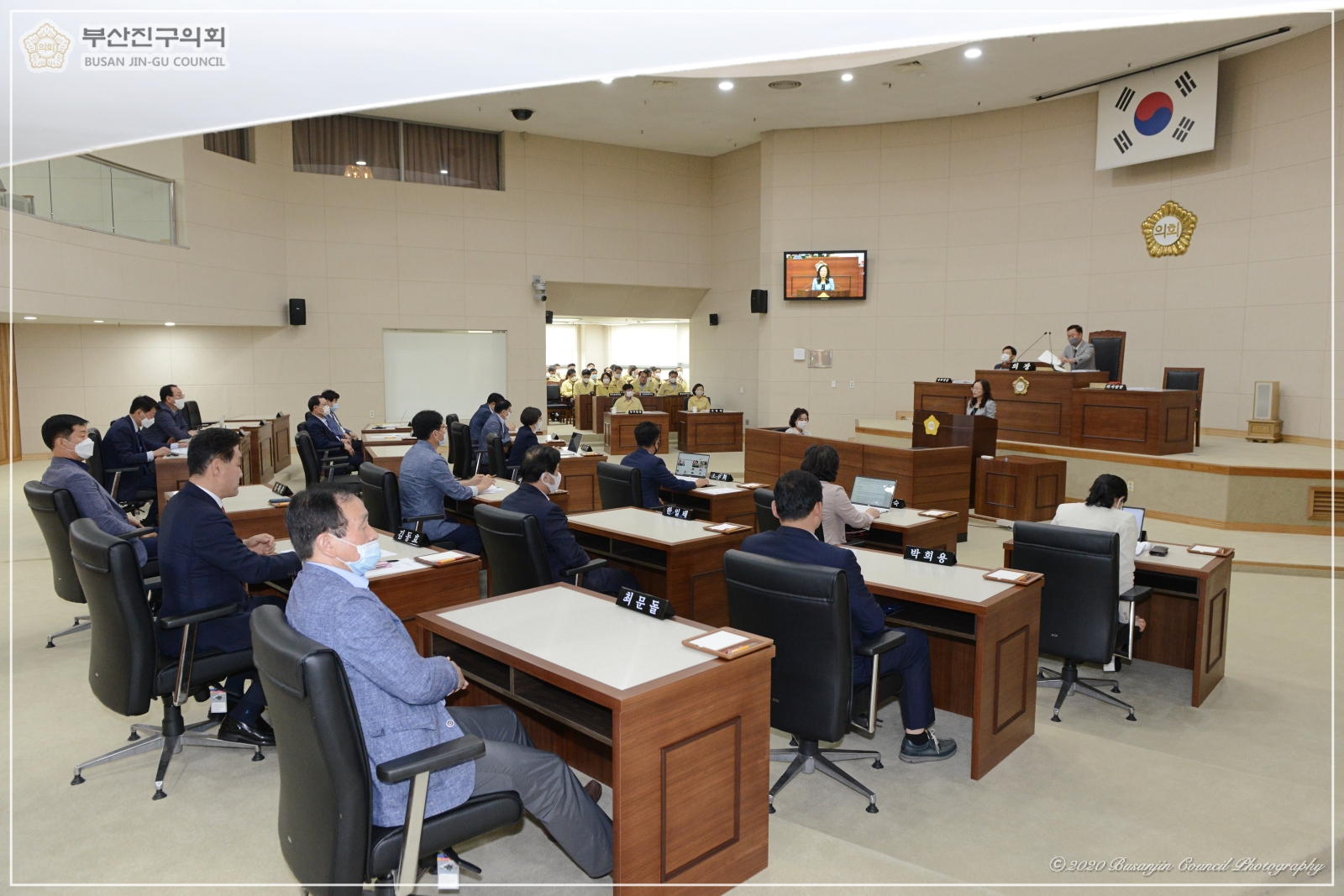 제303회 정례회 제2차 본회의 개최 1번째