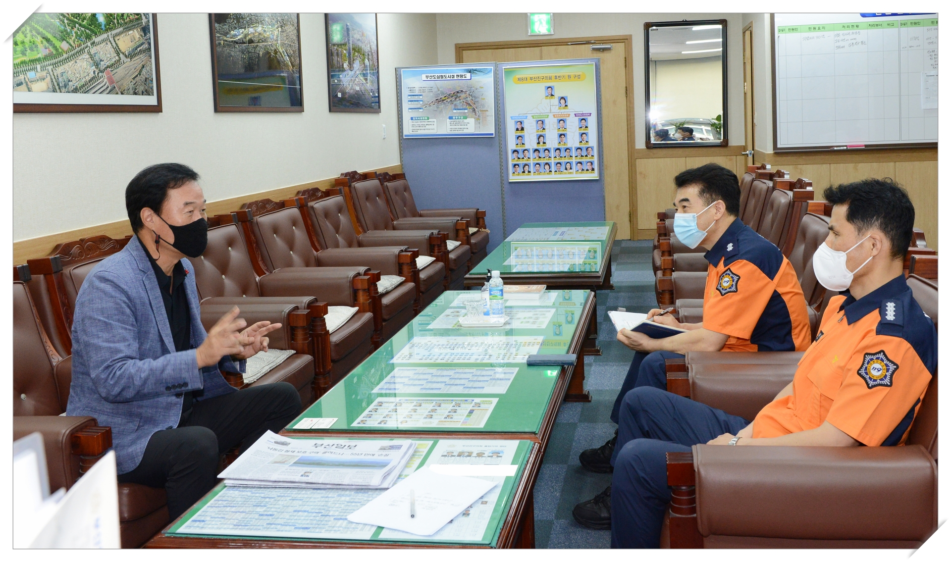 부산진소방서 신임소장 부산진구의회 내방 2번째