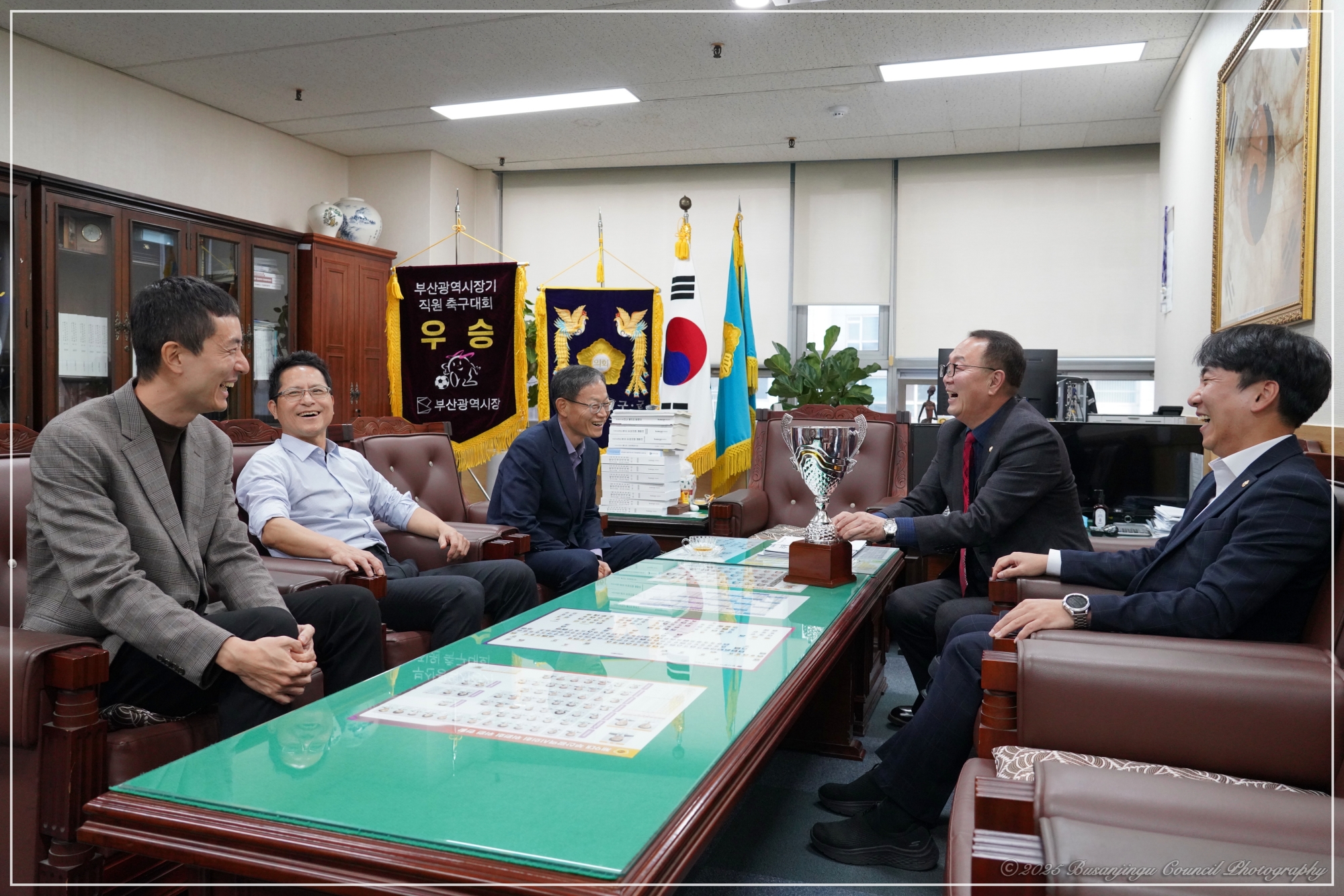 제35회 부산광역시장기 자치구·군 직원축구대회 우승 격려 1번째