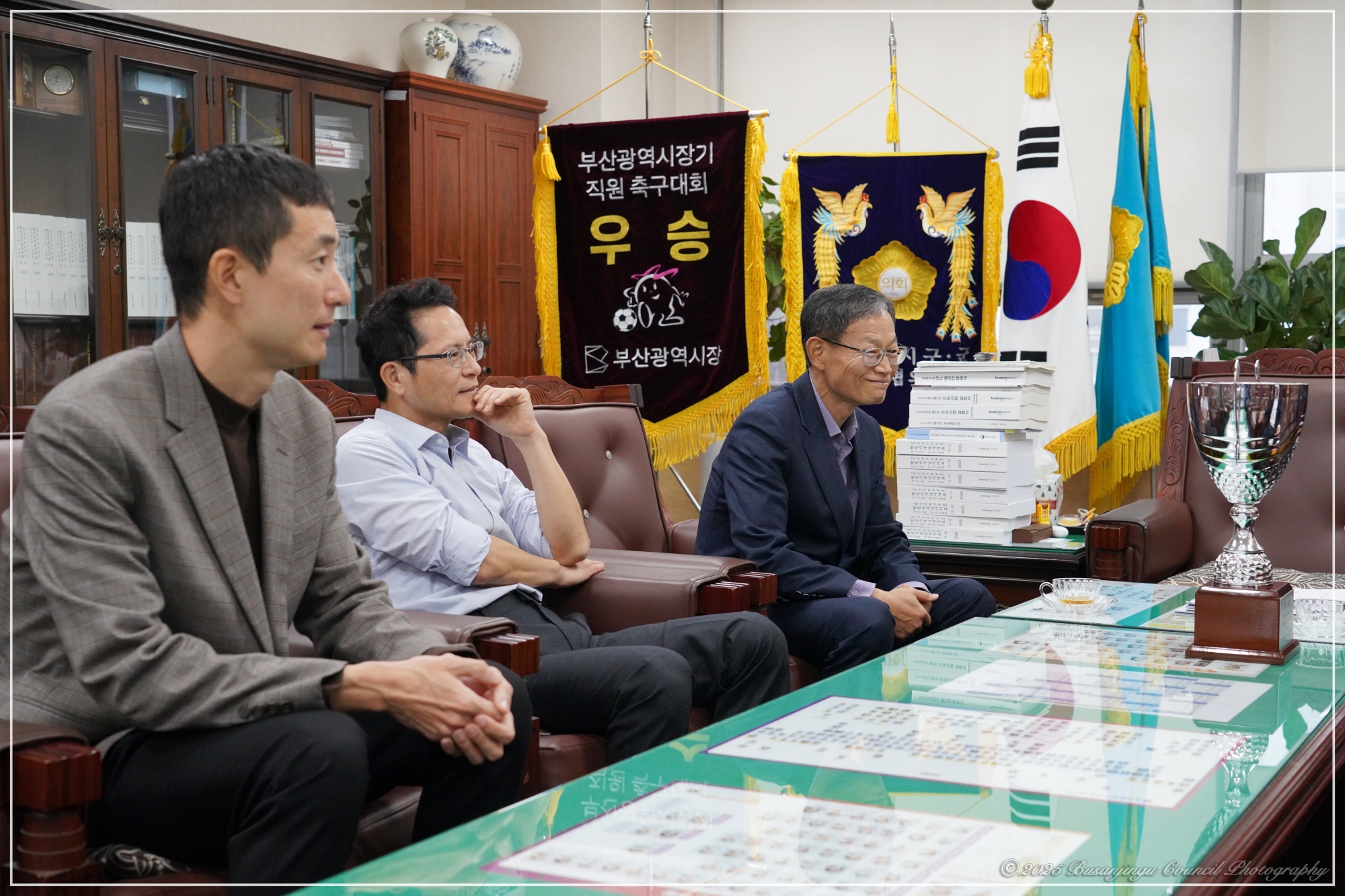 제35회 부산광역시장기 자치구·군 직원축구대회 우승 격려 3번째