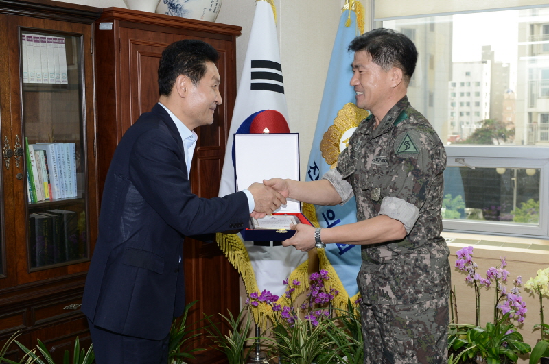 김동효 의원 감사패 수상 3번째