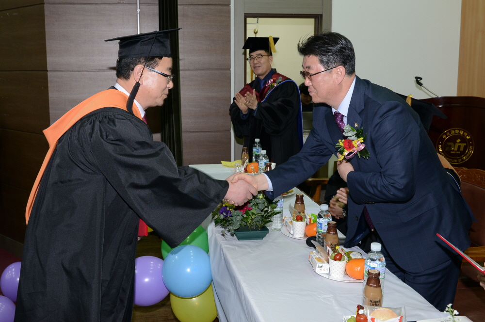 동의과학대 학위수여식 3번째