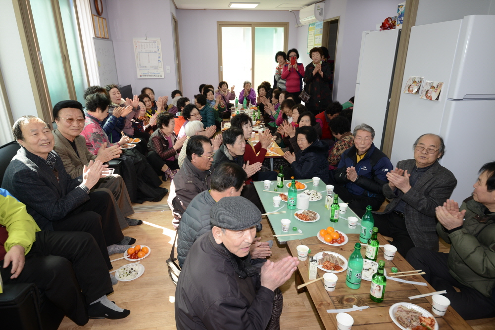 가야2동 중심.장수 경로당 개소식 3번째