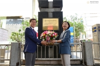 스웨덴 참전기념비 세척 및 헌화 진행 3번째