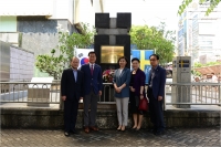 스웨덴 참전기념비 세척 및 헌화 진행 6번째